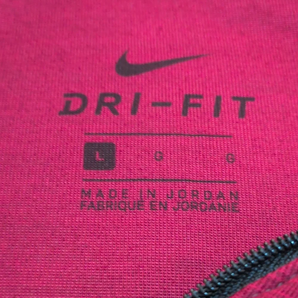 Nike Dri-Fit Men's Long Sleeve Quarter Zip Athletic Shirt Size Large - Wine